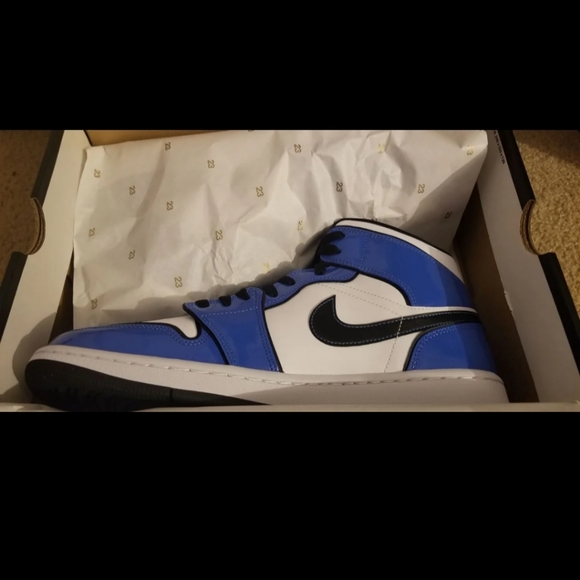 Air Jordan 1 Mid SE Signal Blue